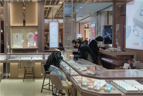節日促銷點亮“黃金熱”，年輕人引領美發飾品新潮流